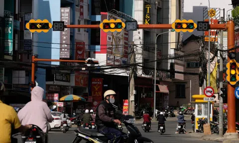 Đà Lạt lần đầu lắp đặt đèn tín hiệu giao thông
