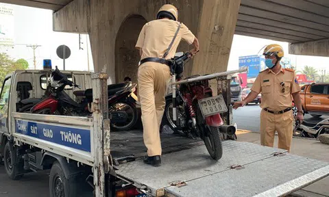 CSGT TP.HCM ra quân xử lý nhiều xe cũ nát, xe tự chế