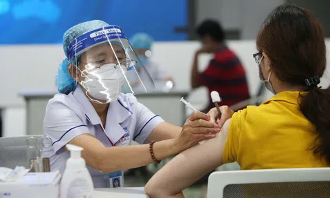 Những trường hợp được tiêm vắc xin ngừa Covid-19 đợt 5 ở TP.HCM vào ngày 18/7