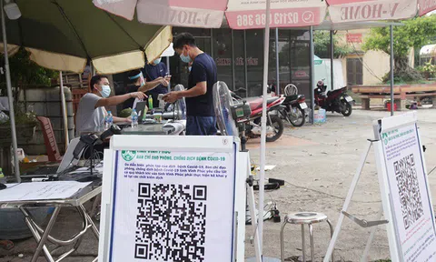 Hà Nội: Yêu cầu người dân quét mã QR khi qua chốt kiểm dịch COVID-19