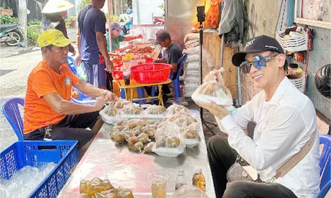 Ca sĩ Nguyên Vũ trao tặng 500 phần cơm trong ngày sinh nhật